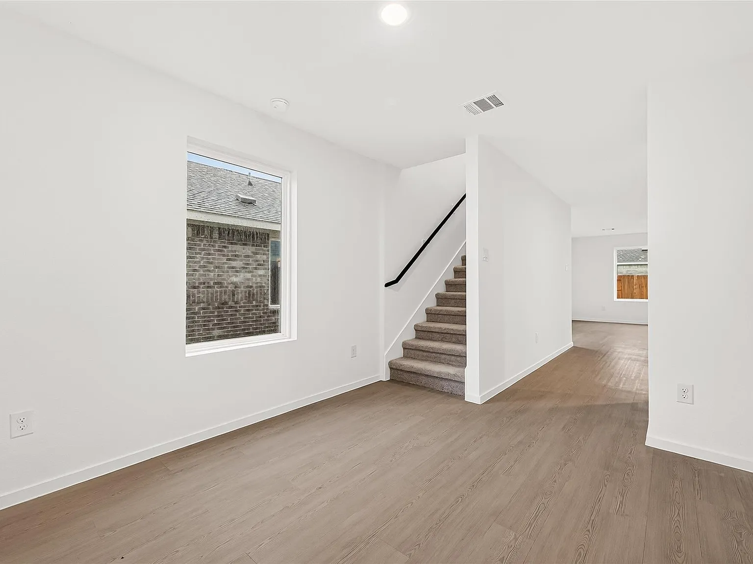 4 bed, 2.5 bath, 2279 sqft, $2,100 — Photo 4