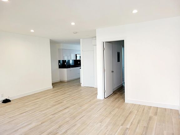 3rd image of 401 San Vicente Blvd #403