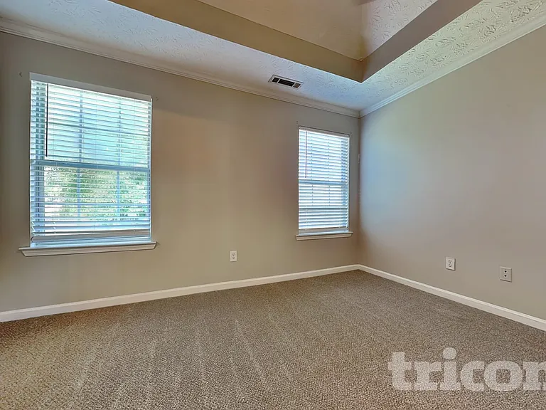 660 Tipperary Rd — Photo 5