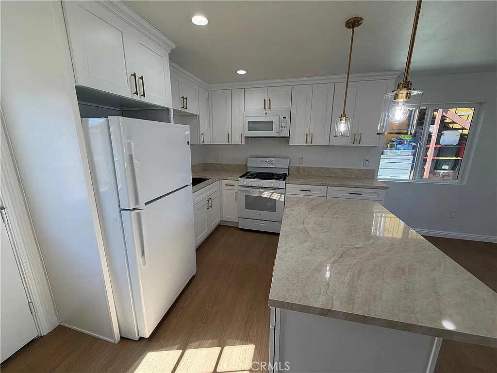 2 bed, 780 sqft, $2,800 — Photo 2