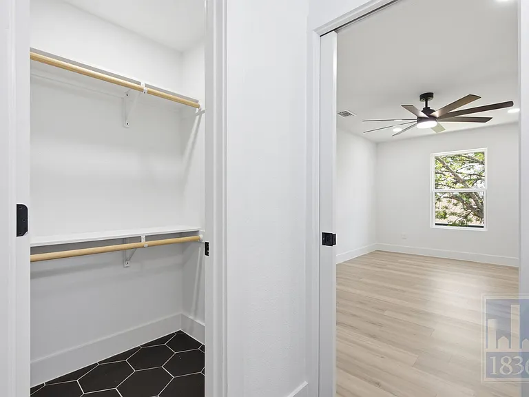 3610 Alexandria Dr — Photo 13