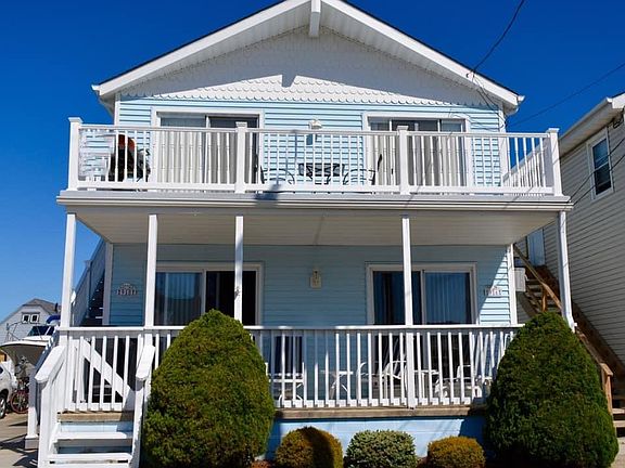 2nd image of 918 Pleasure Ave #2