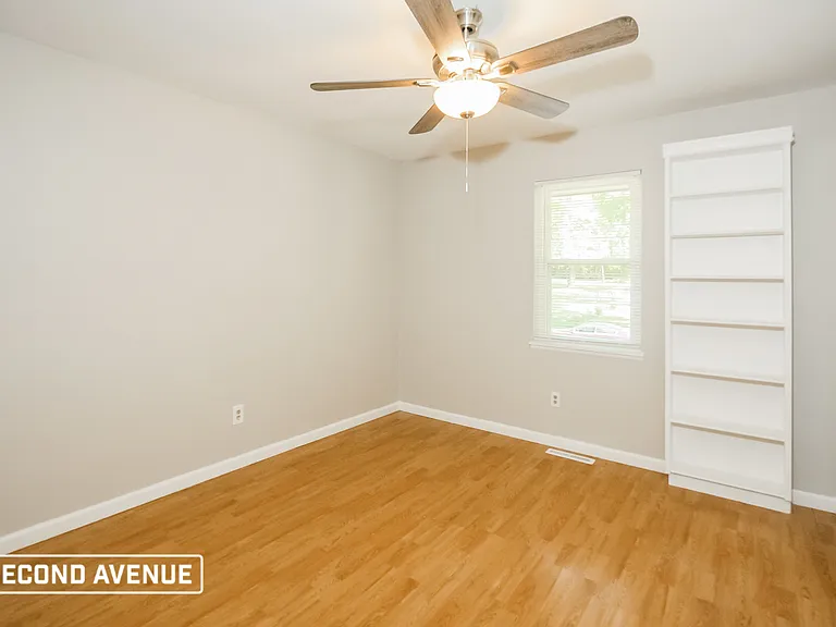 11032 N Harrison St — Photo 10