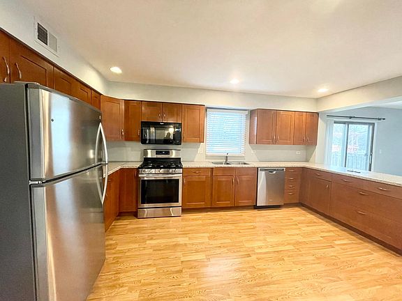 4th image of 1220 Arrowwood Ct