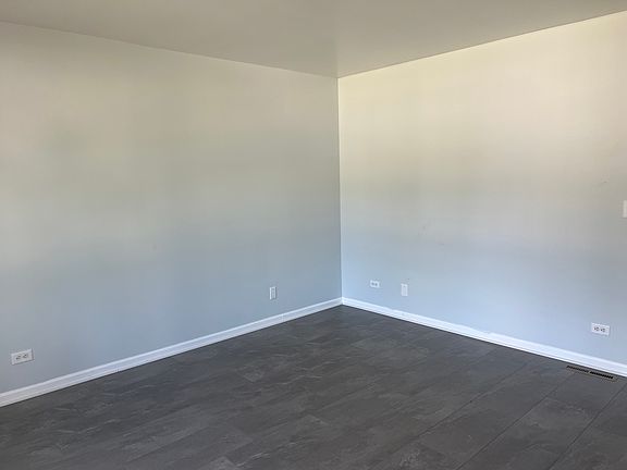 3rd image of 6 Aspen Ln