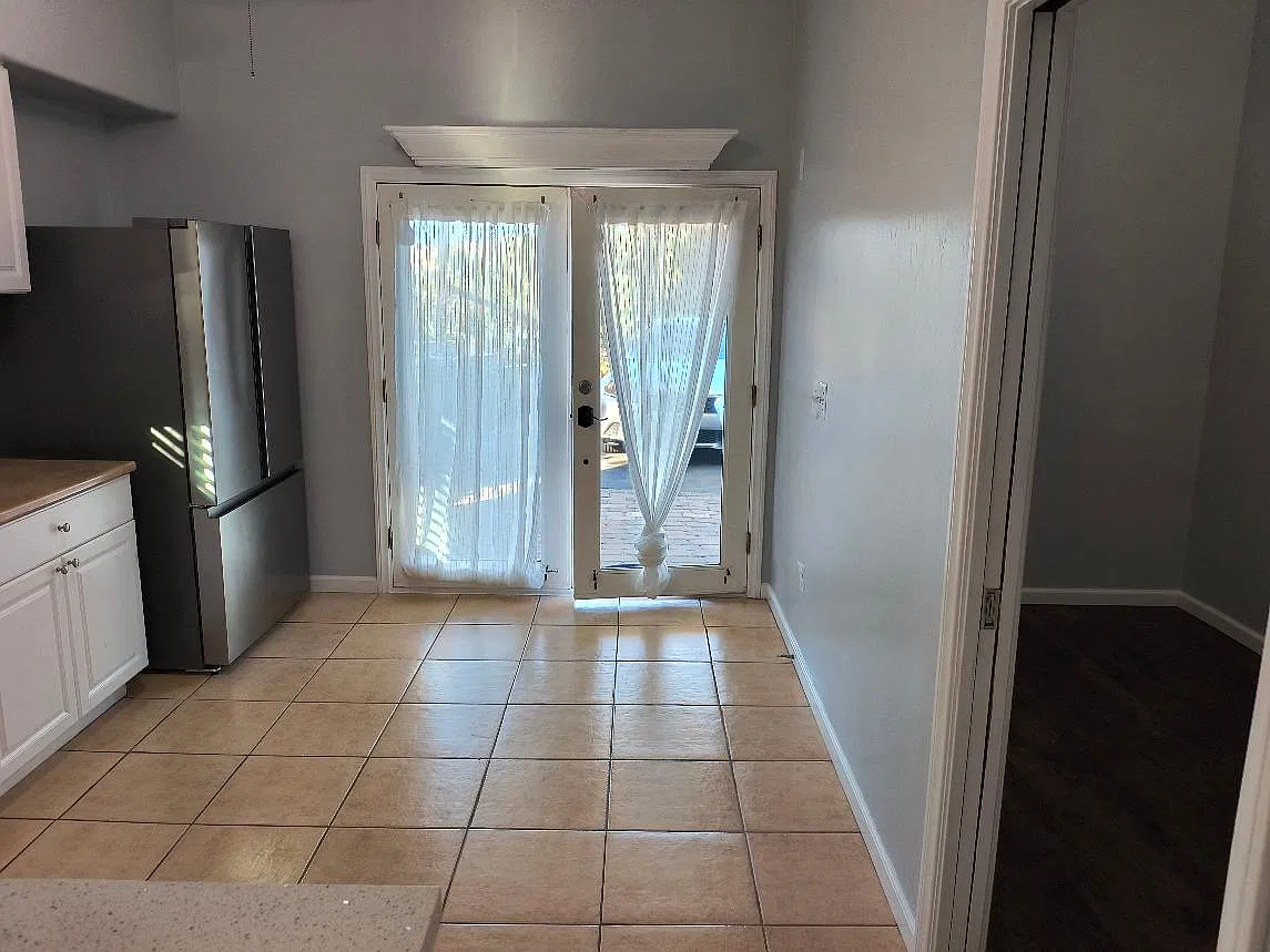 2 bed, 700 sqft, $2,490 — Photo 2