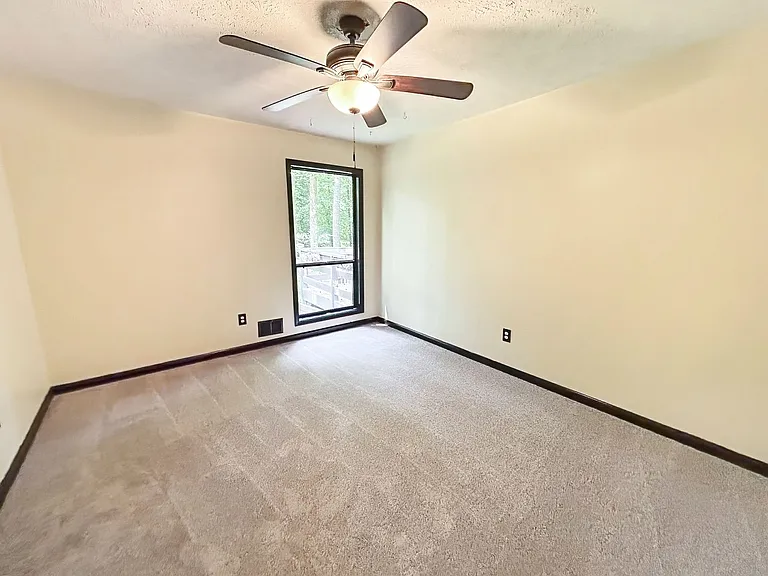 1642 Hillside St — Photo 18