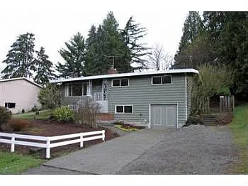 18724 58th Ave NE photo 1