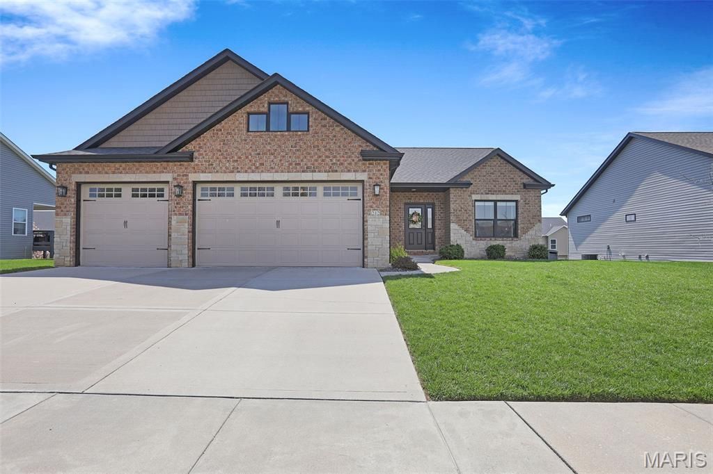 212 Meridian Oaks Dr, Glen Carbon, IL - View 2