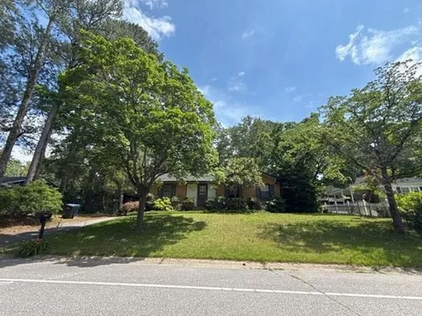 1663 Tryon Dr, Fayetteville, NC 28303