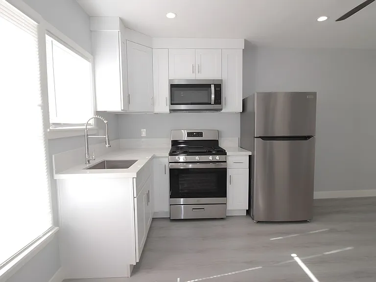 614 Hauser Blvd — Photo 2