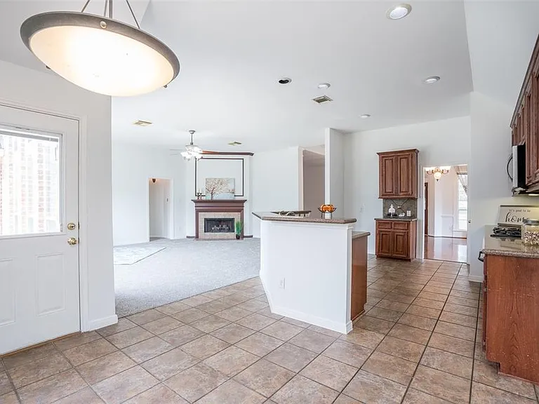 14707 Raven Hollow Ln — Photo 3