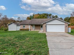 2925 Country Meadows Ln, Maryville, TN 37803