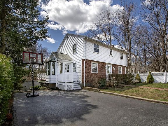 5th image of 56 Bartlett St