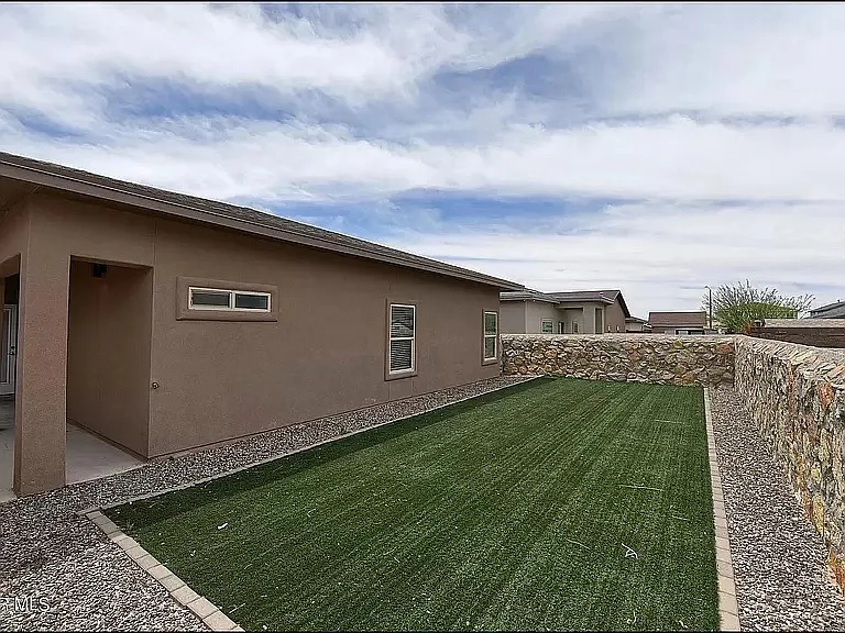 12253 Desert Hawk Ave — Photo 6