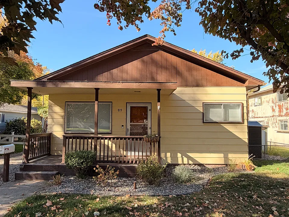 819 Main St
