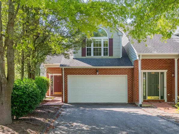 1095 Red Leaf Ct NW, Christiansburg, VA 24073