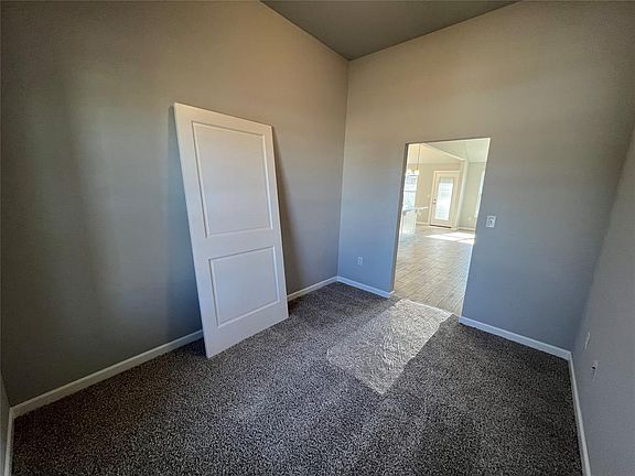 5th image of 1056 SE 17th St