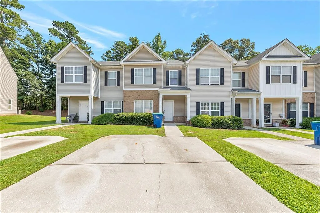 3 bed, 2.5 bath, 1544 sqft, $1,695 — Photo 1