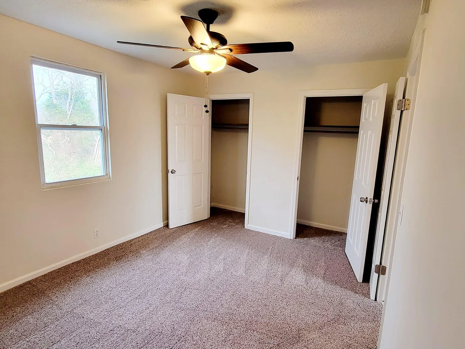 2 bed, 1.5 bath, 1100 sqft, $1,400 — Photo 3