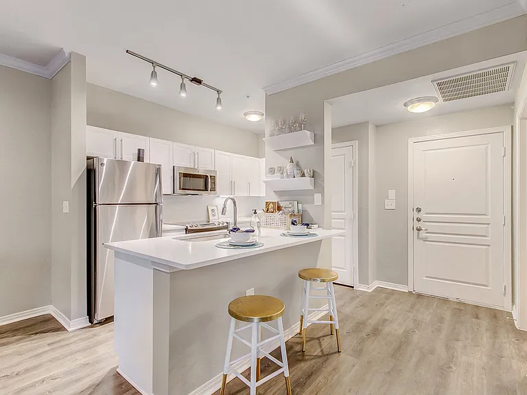 5 Mockingbird Apartments — Photo 1