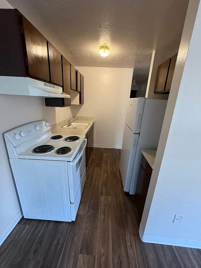 Sherri Arms Apartments — Photo 3