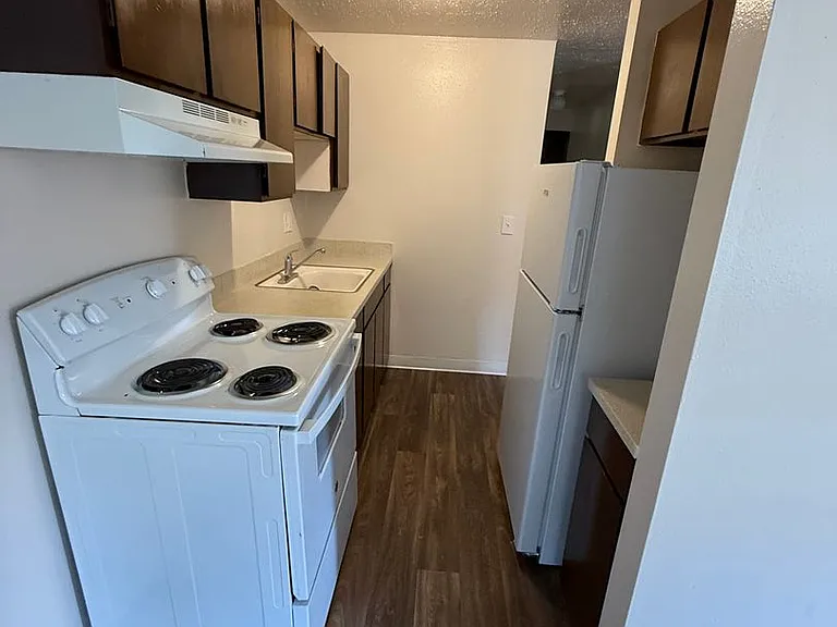 Sherri Arms Apartments — Photo 3
