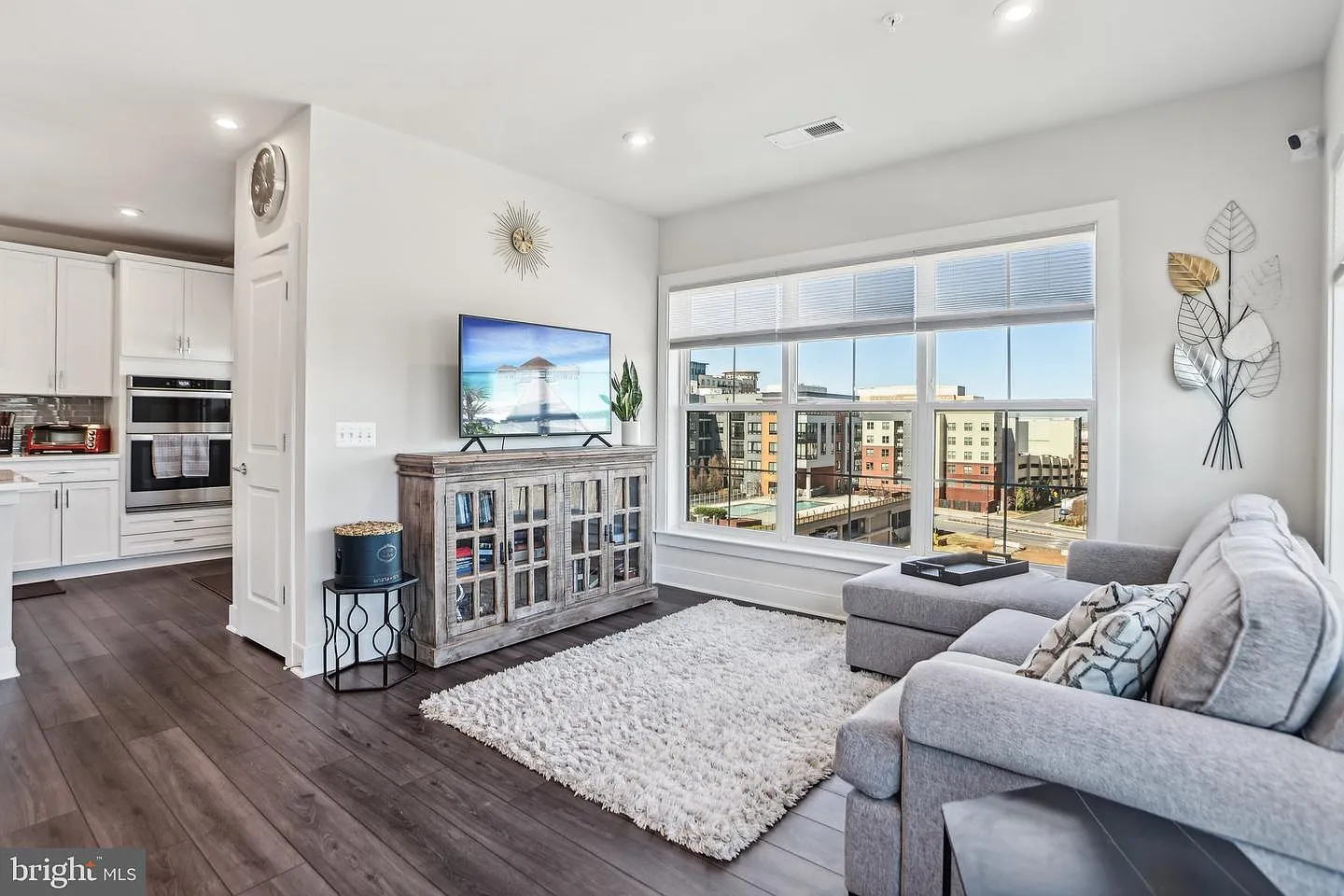 2 bed, 1665 sqft, $4,000 — Photo 3