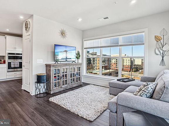 3rd image of 100 Saint Ives Pl