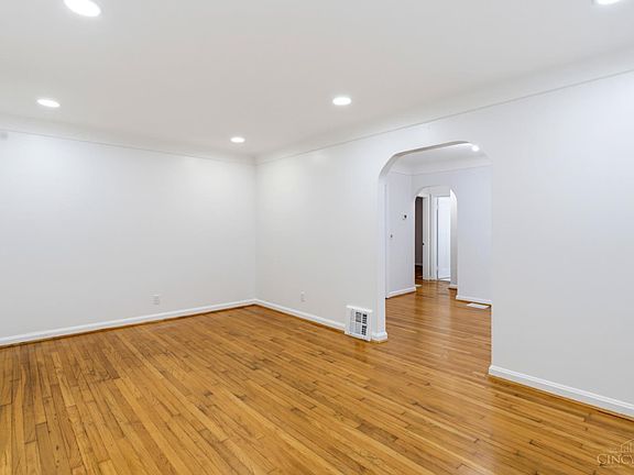 4th image of 2034 Sundale Ave