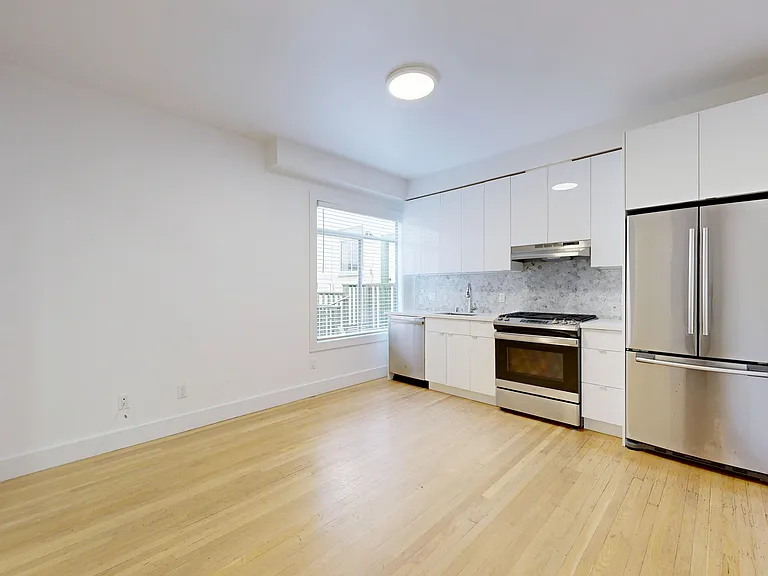 2942 Franklin St #9 — Photo 1