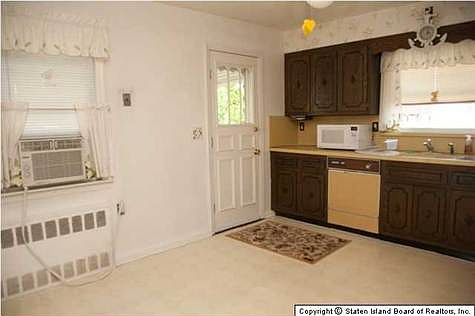 5th image of 23 Kensington Ave