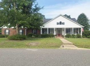 8734 Boxwood Ln, Gautier, MS 39553