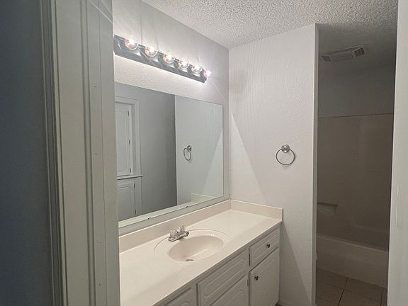 4th image of 101 N Wortman Pl