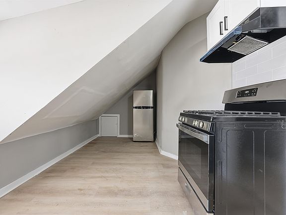 3rd image of 40 Bayview Ave #3