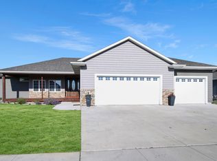 311 W Palmer Cir, Aberdeen City, SD 57401