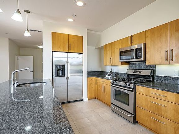 4th image of 5540 Doyle St #P