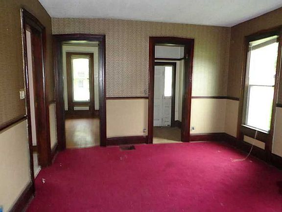 5th image of 806 N Main St