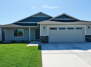 53 Hidden Valley Dr, Eagle Point, OR 97524