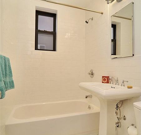 4th image of 160 W 85th St APT 3D