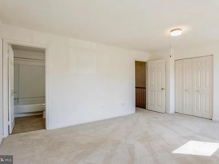 8 Tatler Pl — Photo 17