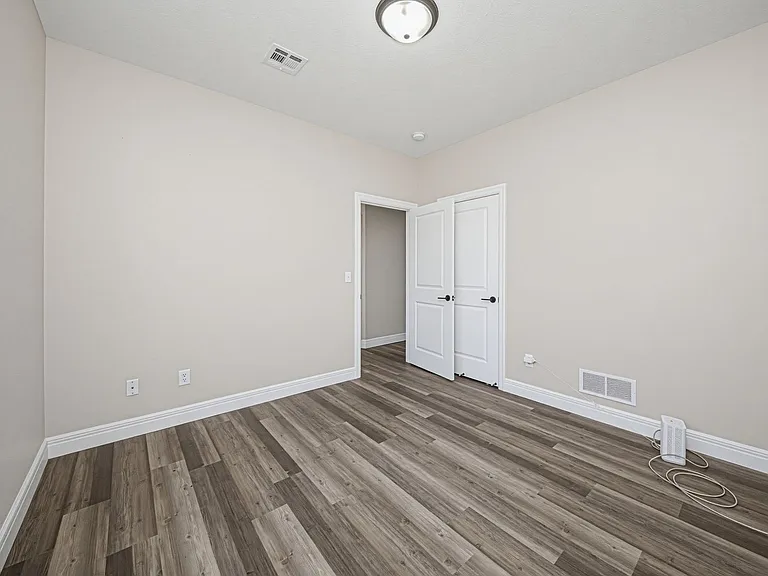 1704 Kenneth Dr — Photo 17