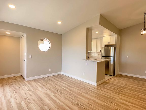 2nd image of 4046 Mississippi St #5