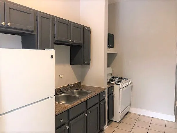4 bed, 1.0 bath, $1,700 — Photo 2