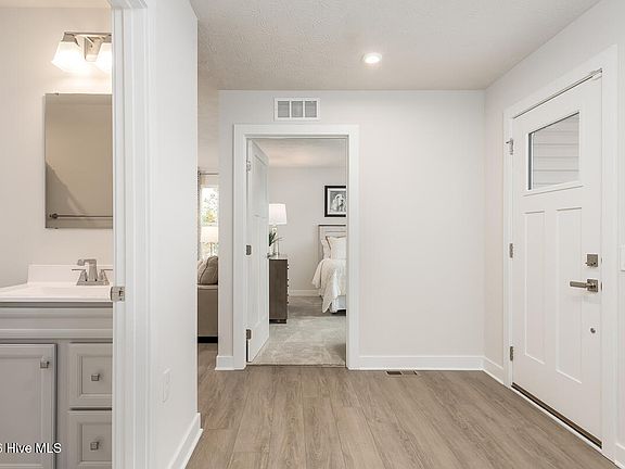 2nd image of 4020 Farmfield Drive