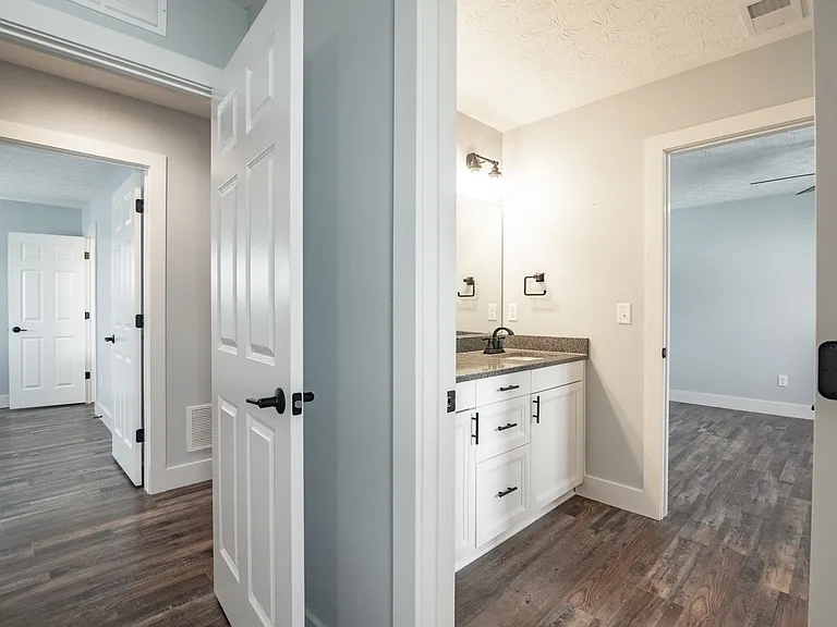 109 Gaston Cir — Photo 48