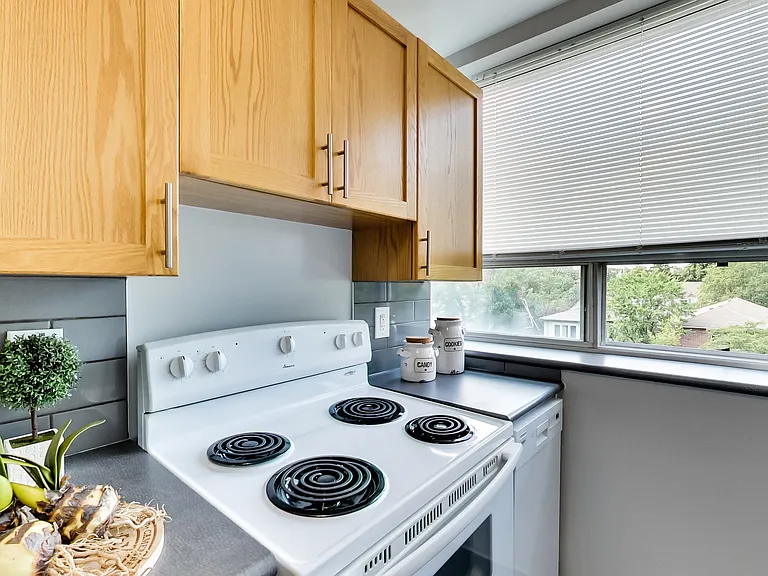630 Roselawn Ave — Photo 81