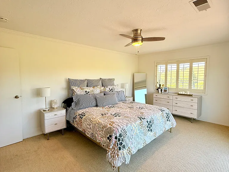 Upstairs bedroom.