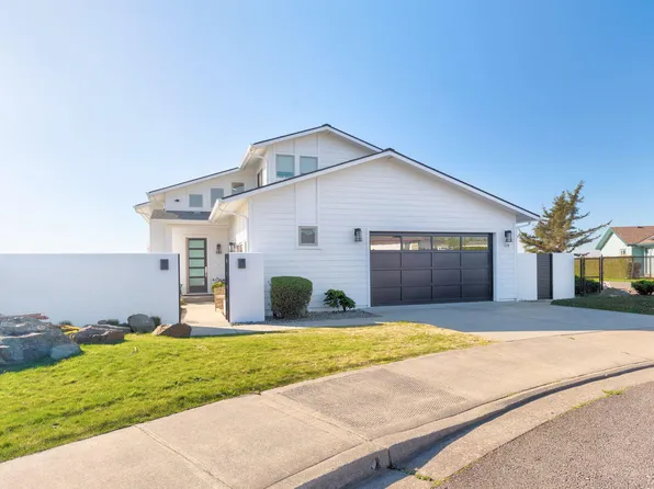 1239 Collis Ln, Brookings, OR 97415