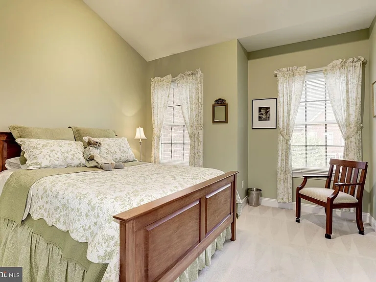 5237 Bessley Pl — Photo 22